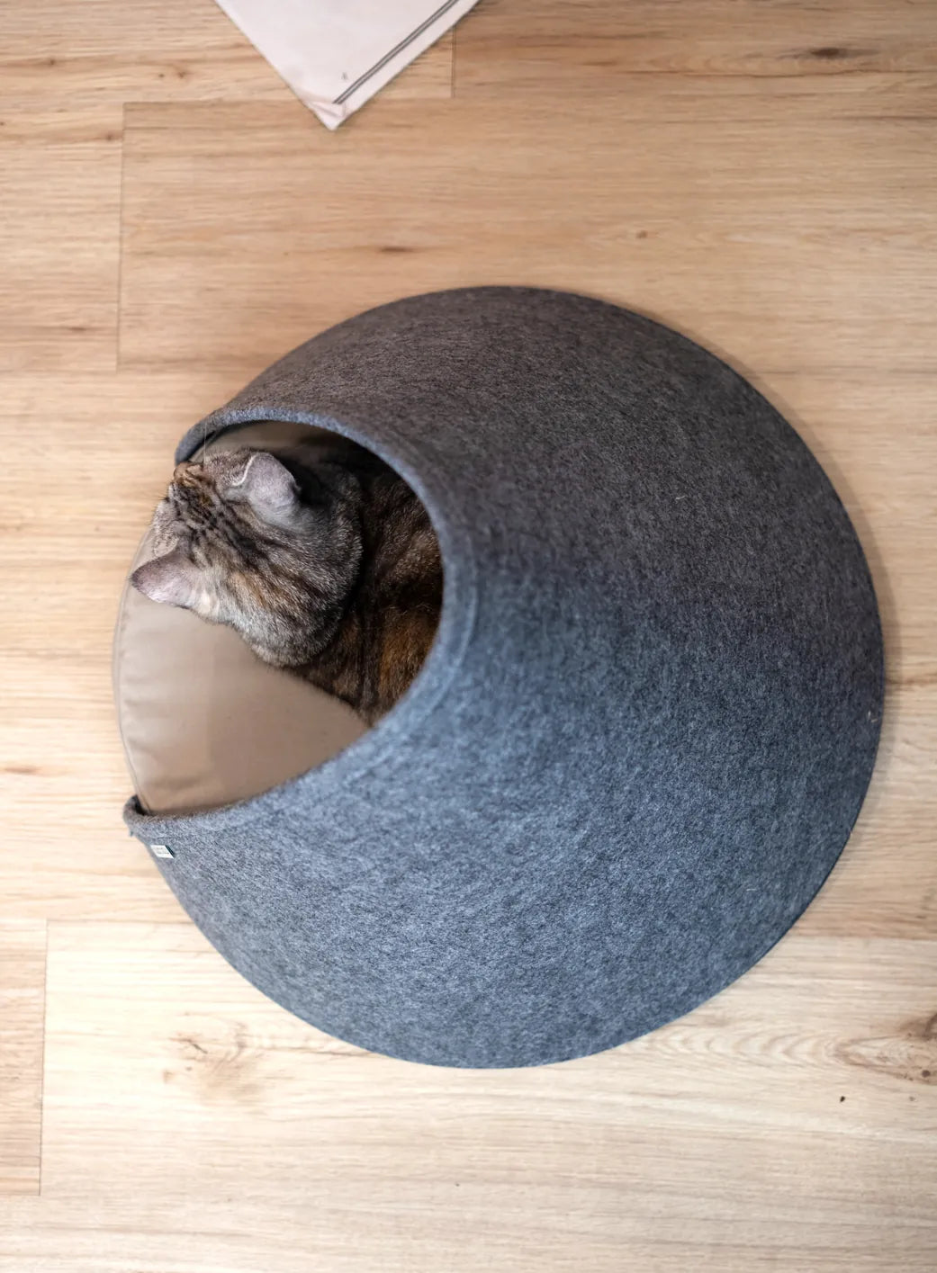 macarro Felted Pet Cave with Latex Mattress