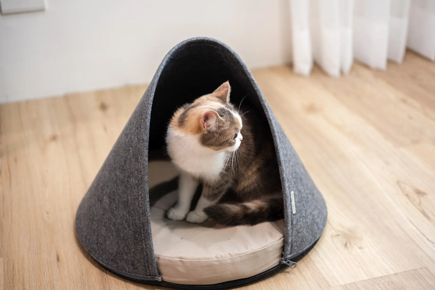 macarro Felted Pet Cave with Latex Mattress